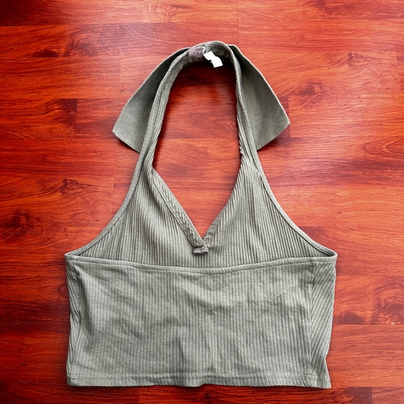 Halter cropped top - Picture 2 of 3
